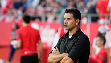 GIRONA, 23/10/2022.- El entrenador del Girona, Míchel, durante el partido de Liga de Primera División disputado este domingo en le estadio Municipal Montilivi de Girona. EFEE/David Borrat
