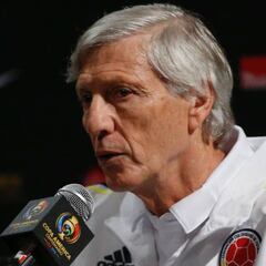 Pékerman da pistas sobre cambio de sistema ante Perú