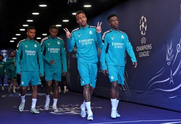 Entrenamiento del Real Madrid en el Stade de France. En la imagen, Eder Militao y Vinicius Junior.