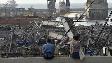 Beirut (Lebanon), 12/08/2020.- People look at the devastated harbor area after the explosion that hit Beirut port, in Beirut, Lebanon, 12 August 2020. Lebanese Health Ministry said at least 171 people were killed, and more than six thousand injured in the