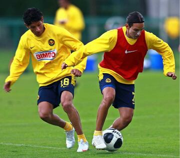 Después de su exitoso paso por el Pachuca, Chitiva llegó al América, donde se encontró con jugadores de la calidad de Ángel Reyna y Pável Pardo. 