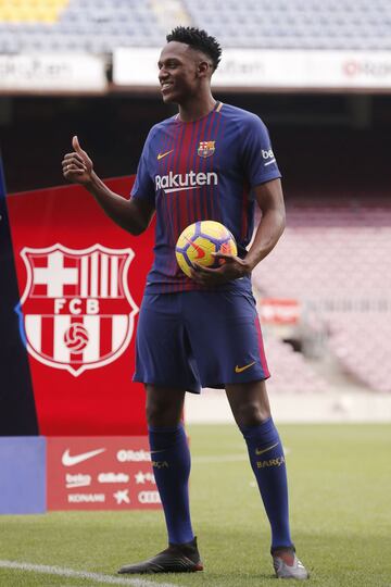 Yerry Mina presentado presentado en el Barcelona en el Camp Nou