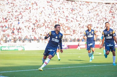 Jairo Concha se gradúa