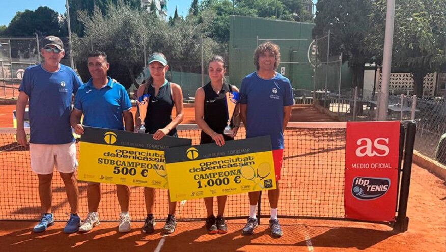 Imagen de la entrega de premios del II Open Ciutat de Benicasim, torneo perteneciente al Circuito IBP Tenis Pro.