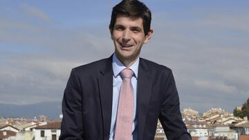 El presidente del Alavés, Alfonso Fernández de Trocóniz, considera imprescindible que empiecen este mismo verano las obras en Mendizorroza.
