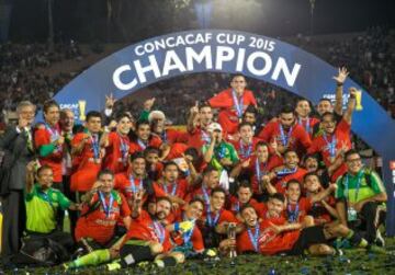 El 10 de octubre, México ganó su pase a la Copa Confederaciones tras vencer a Estados Unidos en el Estadio Rose Bowl. Con este juego se despedía el 'Tuca' Ferretti de la dirección técnica del Tri.