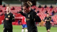 GRANADA, SPAIN - JANUARY 09: Antoine Griezmann of Barcelona celebrates after scoring their team&#039;s fourth goal during the La Liga Santander match between Granada CF and FC Barcelona at Estadio Nuevo Los Carmenes on January 09, 2021 in Granada, Spain. 