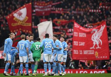 Los jugadores del Manchester City, en Anfield.