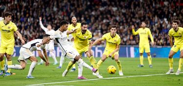 El equipo de Ancelotti empezó a dejar atrás a Barça y Atlético tras un gran partido ante el Villarreal. Bellingham volvió a marcar y Brahim dejó un golazo. Alaba se rompió el cruzado. También se lesionaron Baena y Gerard Moreno.