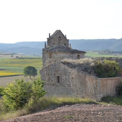 La aldea de 50 viviendas e iglesia que se vende por 350.000 euros