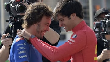 Fernando Alonso (Alpine) y Carlos Sainz (Ferrari). Sakhir, Bahr&eacute;in. F1 2022.