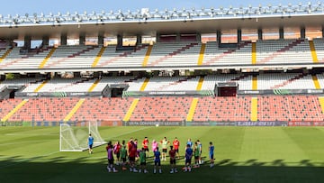 El Rayo durante un entrenamiento en el Estadio de Vallecas.