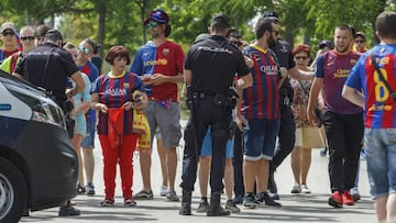 27/05/17 FINAL COPA DEL REY 2017 
 BARCELONA  -  ALAVES
 FAN ZONE BARCELONA PARQUE ANTIGUO MATADERO
 SEGUIDORES 
 MEDIDAS DE SEGURIDAD POLICIA 