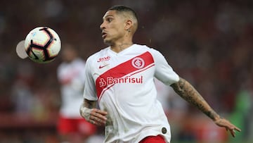 Soccer Football - Copa Libertadores - Quarter Final - First Leg - Flamengo v Internacional - Maracana Stadium, Rio de Janeiro, Brazil - August 21, 2019  Internacional&#039;s Paolo Guerrero in action   REUTERS/Ricardo Moraes