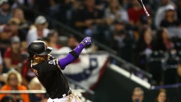 Arizona Diamondbacks second baseman Ketel Marte (4) bat fly out of his hands against the Texas Rangers.