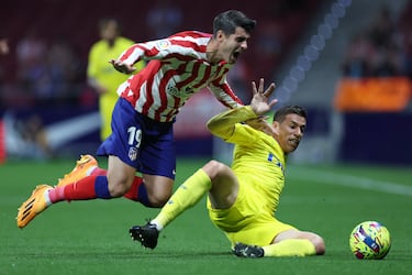 Álvaro Morata y Rubén Alcaraz en una acción del encuentro.
