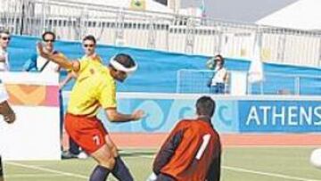 <b>CON LA ZURDA. </b>El malagueño José López marcó ayer el único tanto de España frente a Argentina.