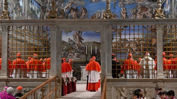 Cardinals stand in the Sistine Chapel, ahead of the conclave to elect the next pope at the Vatican, May 7, 2025. Vatican Media/Handout via REUTERS THIS IMAGE HAS BEEN SUPPLIED BY A THIRD PARTY