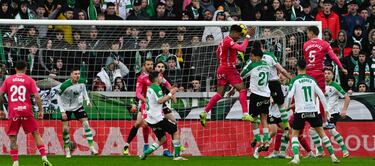 El Racing espabila a tiempo contra un Tenerife superior