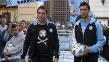 <b>CONCENTRADO. </b>Higuaín compartió ayer un acto publicitario con su compañero de selección Pastore.