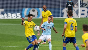 Iza y Fali, con Aspas, durante el C&aacute;diz-Celta de la temporada pasada.