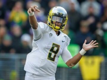 El quarterback de Oregon se considera unánimente como número 2 del draft a pocas horas de éste, pero no siempre estuvo tan claro. Hace poco más de un mes se le colocaba entre los puestos 6 y 13, y algunas analistas llegaron a afirmar que caería hasta el final de la primera ronda. Sin embargo, el interés de multitud de equipos por contar con él hizo que ascendiera hasta la segunda posición, aunque ahora lo que no se sabe con certeza es qué equipo tendrá este pick.