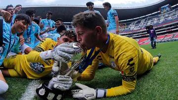 El portero de los Tuzos del Pachuca empat&oacute; el juego en el &uacute;ltimo minuto para llevar el partido a los penales.