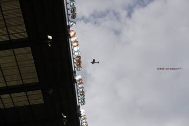 La afición del United alquila una avioneta para 'echar' a Woodward