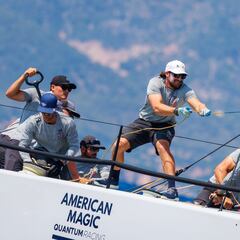 Llega el sol a Puerto Portals y American Magic brilla