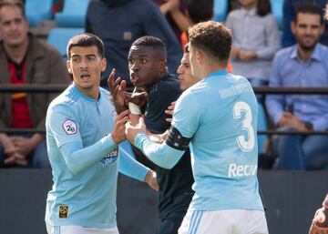 El delantero del Castilla fue expulsado por doble amarilla. La segunda la vio por tirarse. Por este motivo el brasileño no podrá estar en el Clásico.