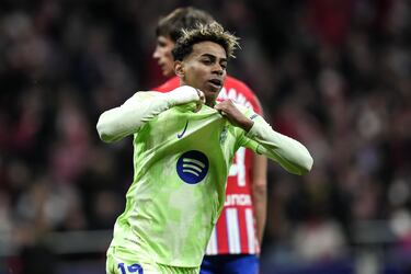 Cuando el Barcelona se atascaba, miraba al joven delantero en busca de una solución. Además de marcar gol,  generando todos los desequilibrios desde su banda derecha. Tuvo un poste y otra ocasión clara que se fue fuera por milímetros.