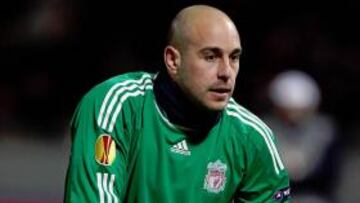 <b>TRISTE. </b>Reina puso la rodilla en tierra ante el Atlético.