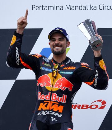 Miguel Oliveira celebrando la victoria en el Gran Premieo de Indonesia.

