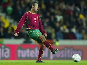 El centrocampista pasó por LaLiga cuando en 2006 fichó por el Atlético de Madrid. Ha sido internacional con la selección de fútbol de Portugal en 53 ocasiones y ha marcado 2 goles. Ha llegado a ser capitán de la selección.