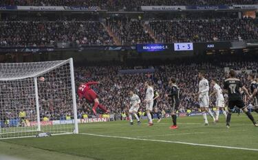 Solari apologises to Madrid fans following "painful defeat"