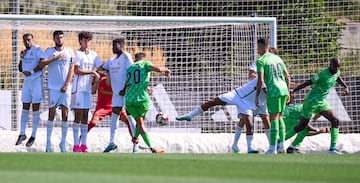 Undabarrena, en el lanzamiento de falta que acabó en el 0-1 para el Leganés. 