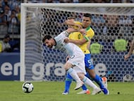 Messi y Casemiro, en un partido entre Brasil y Argentina.