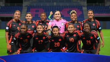 Players of Colombia pose for a picture ahead of the Women's Copa America 2025 football match between Brazil and Colombia at the IDV stadium in Quito on July 25, 2025. (Photo by Rodrigo BUENDIA / AFP)