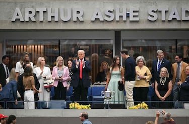 El presidente de Estados Unidos, Donald Trump, asiste a la final individual masculina de tenis entre el español Carlos Alcaraz y el italiano Jannik Sinner.