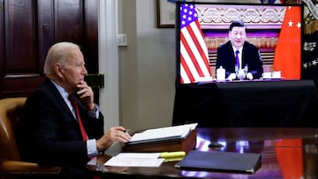 El presidente de los Estados Unidos Joe Biden y el presidente de China Xi Jinping, durante la videoconferencia que ambos l&iacute;deres mantuvieron el 15 de noviembre de 2021.