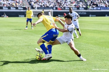 Marcos castiga a un Cádiz sin alma