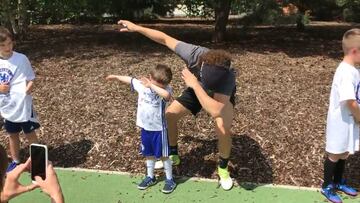 Se les caerá la baba: ¡5 'dabs' a David Luiz y roza el costalazo!