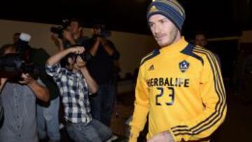 El futbolista brit&aacute;nico David Beckham llega para ofrecer una rueda de prensa donde anunci&oacute; que el pr&oacute;ximo partido del Galaxy ser&aacute; el &uacute;ltimo en la MLS.