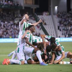 Carracedo alegra al Córdoba ante un Deportivo sin puntería