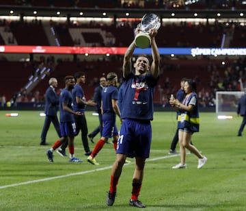 El Atlético celebró la Supercopa de Europa con su afición