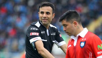 El arbitro Piero Maza durante el partido contra OHiggins