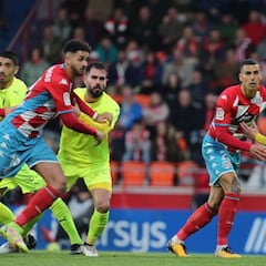 El Sporting saca tres puntos de garra del Anxo Carro