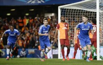 El jugador del Chelsea Gary Cahill celebra un gol ante el Galatasaray