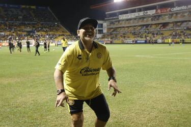 Maradona se enfrasca con periodista y lo acusa con la seguridad