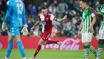 Iago Aspas celebra uno de sus goles ante el Betis. 